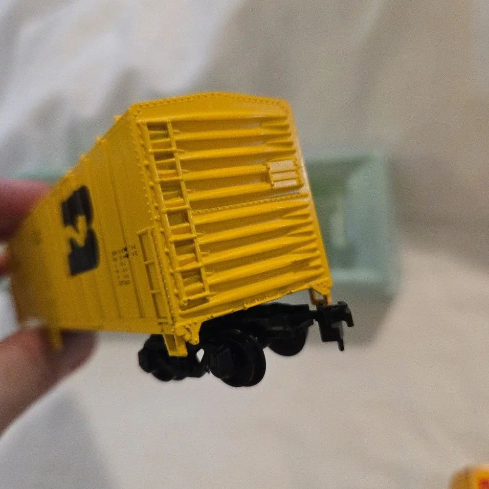 VTG Bachmann 51 Reefer Burlington Northern Yellow HO Scale Train Car 43 1009 03